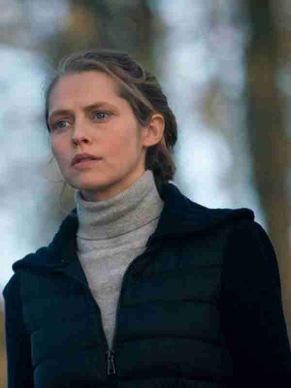 Americans Fashion A Discovery of Witches Teresa Palmer Black Puffer Jacket