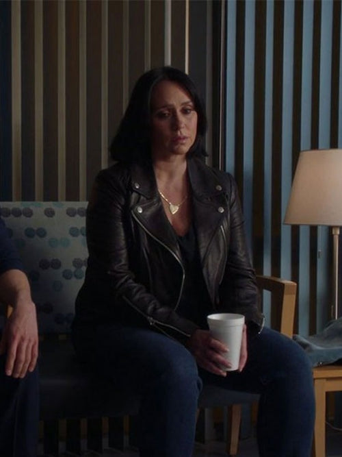 Americans Fashion 9-1-2001 Jennifer Love Hewitt Black Jacket