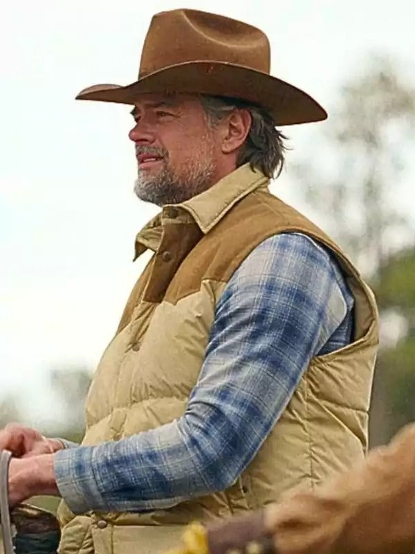 Americans Fashion Ransom Canyon S01 Josh Duhamel Beige Puffer Vest